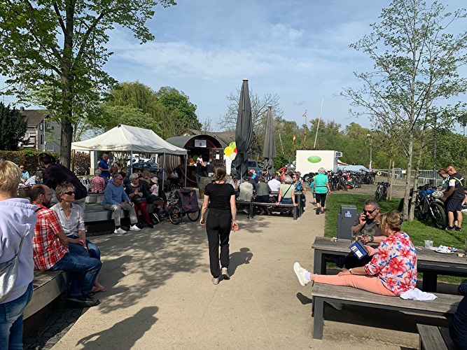 Wallufer Weinprobierstand